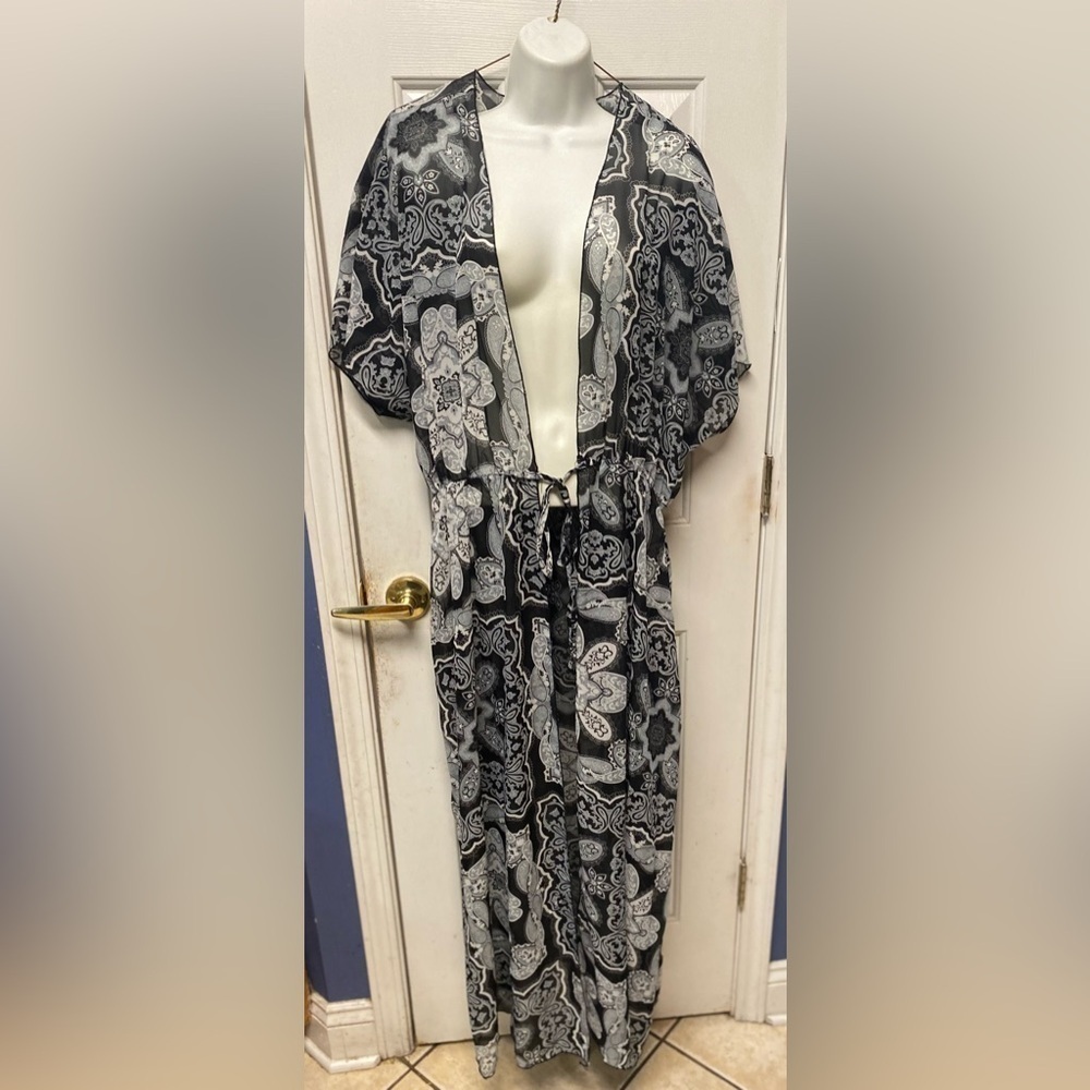 Miss Lili Paisley Print Tie Front Maxi Cover Up Plus Size 2X Short Sleeve
NWOT - Picture 4 of 5
